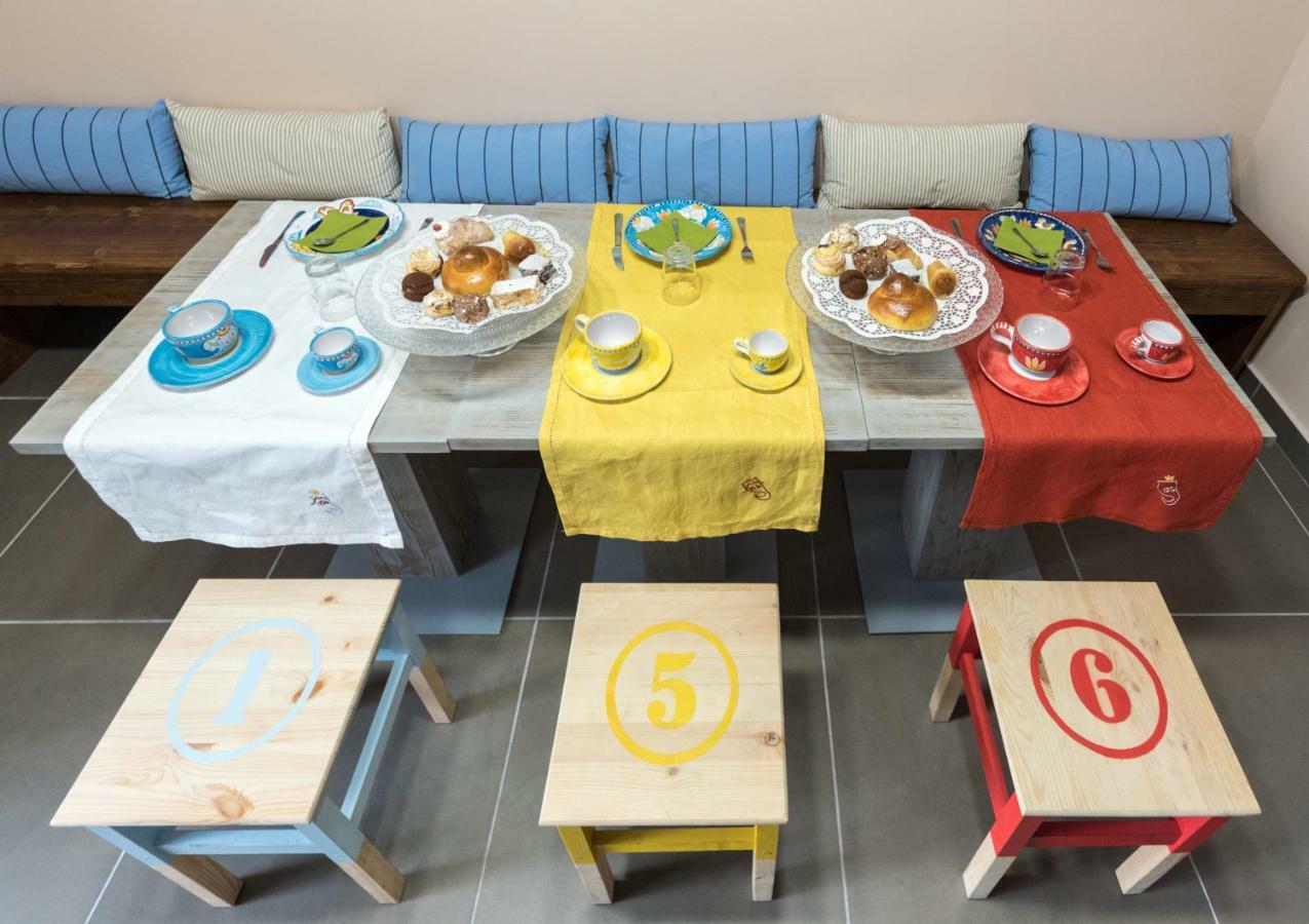 Bed And Breakfast Via Toledo 156 Napoli Ngoại thất bức ảnh