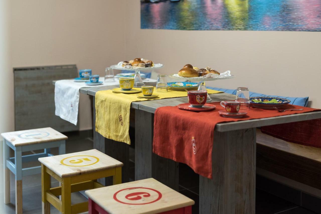 Bed And Breakfast Via Toledo 156 Napoli Ngoại thất bức ảnh